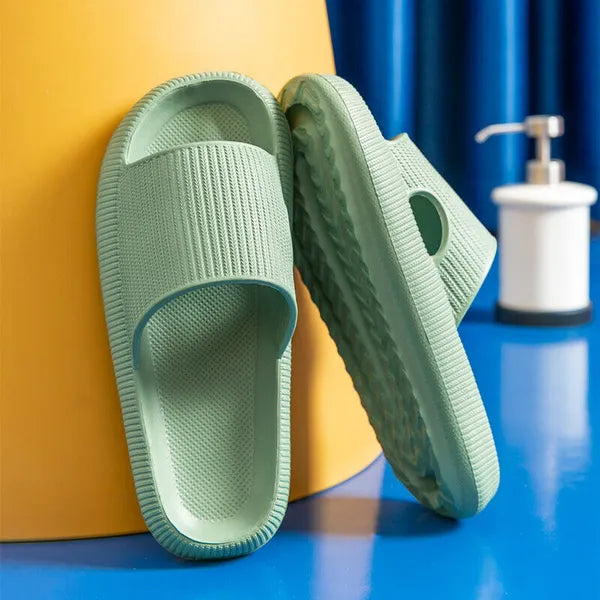 Light green thick-sole cloud slippers